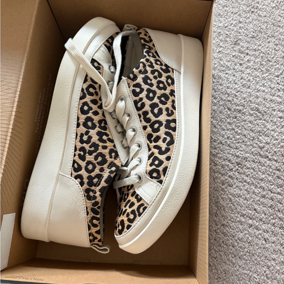 NWT Vionic Winny Leopard Print Women's Sneakers size 8W - Picture 4 of 5